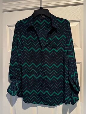 The Limited Chevron Button-Down long sleeved Shirt women’s large